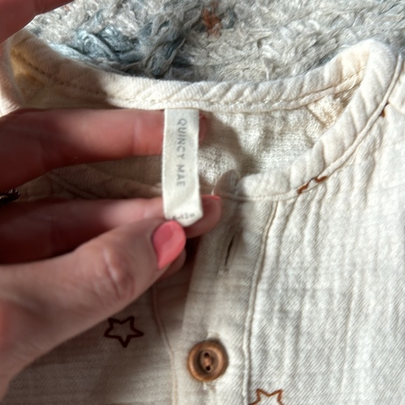 Quincy Mae 6-12 month top - Picture 2 of 2